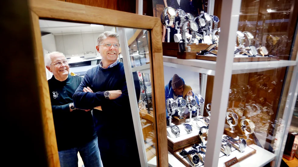 Olle Lindeberg och sonen Per Lindeberg har precis firat butikens 30-årsjubileum. "Vi har aldrig varit osams", säger de.