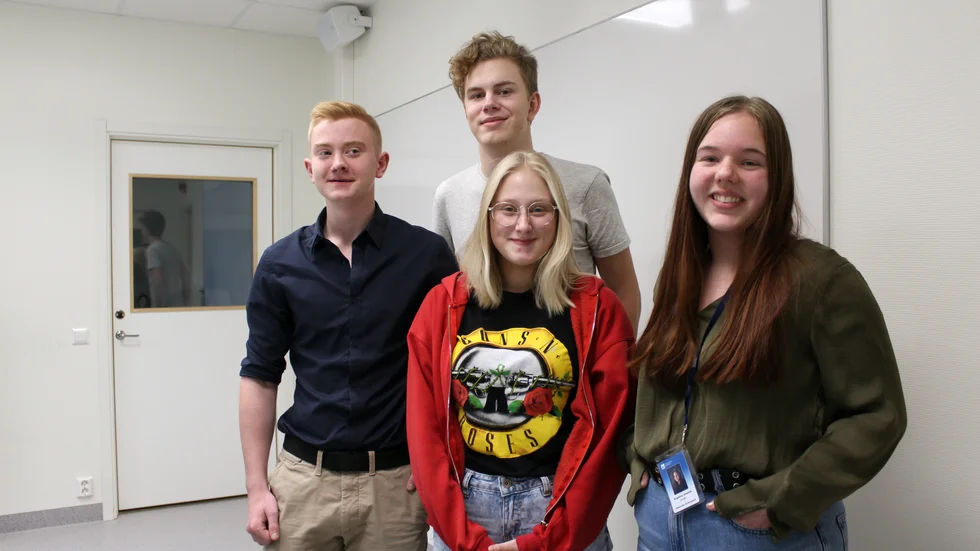 Hela laget från Västerviks gymnasium, från vänster Jonathan Sager, Filip Lindström, Eja Thellman och Angelica Jonsson.