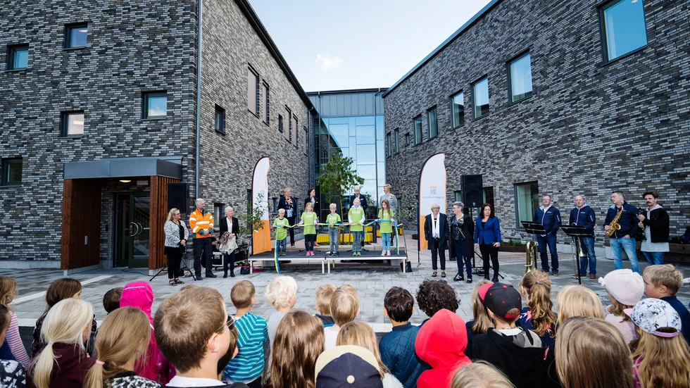 Tallkronanskolan är Luleås modernaste skola, utformad efter de senaste rönen och yteffektiv jämfört med äldre skolor, förutsatt att den får tillräckligt med elever. Men den är också omdiskuterad.