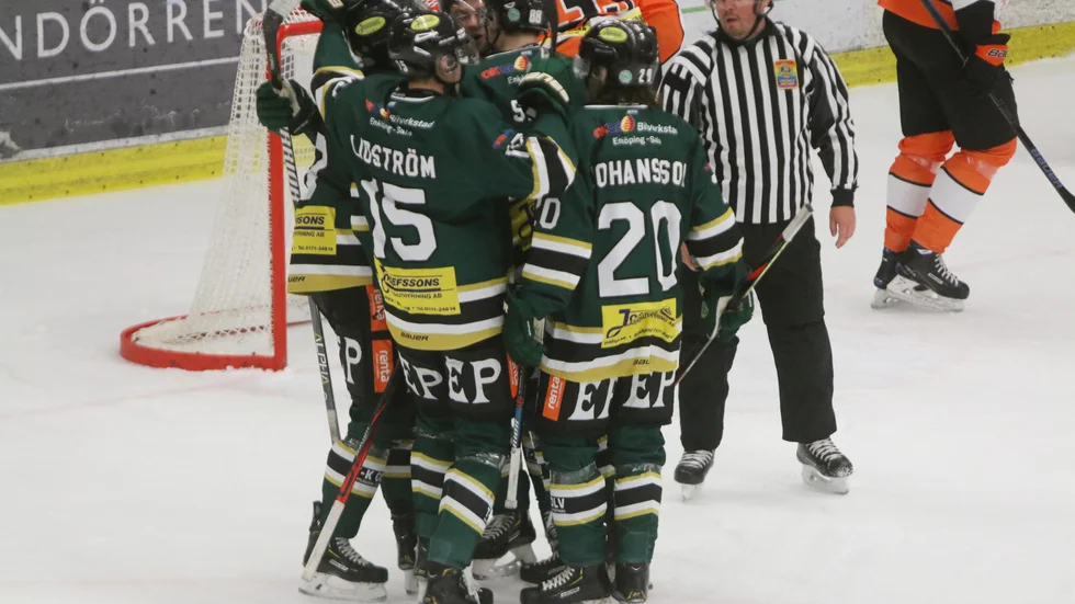 ESK Hockey fortsätter att gå som tåget.