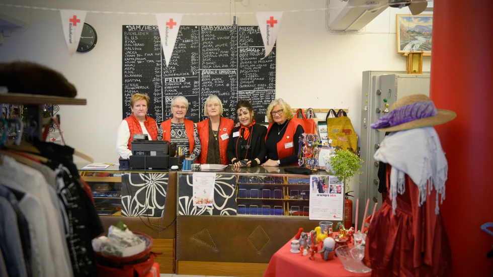 Berit Sjölander, Berit Flood, Elisabeth Gustavsson, Jasmine L och Eva Schelin är alla stolta över att Kupan fått årets miljöpris.