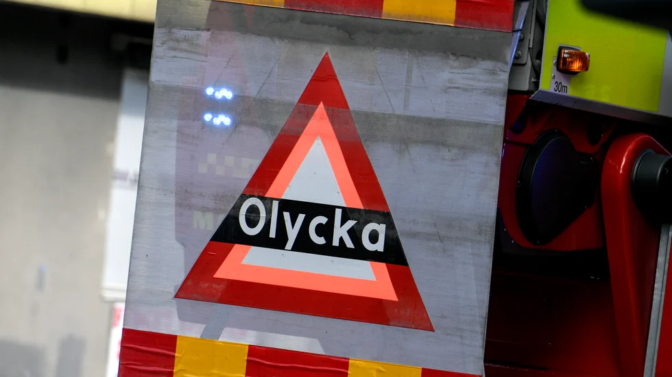 Två personbilar är inblandade i trafikolyckan strax söder om Märsta.