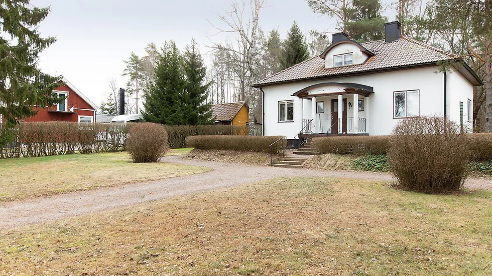 Villan som lockade flest Hemnetbesökare i Uppsala län ligger i Stavby, nordost om Uppsala.