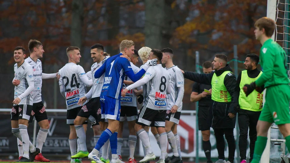 Oliver Bergman sprang över hela planen för att fira med resten av laget efter att Ivan Rako gjort 2-0. Nu väntar Sollentuna i nästa kvalsteg för Maiuf.