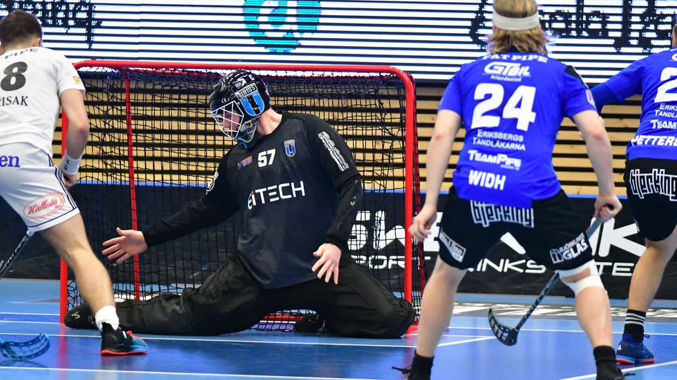 Tobias Steineck petas mot Warberg. 