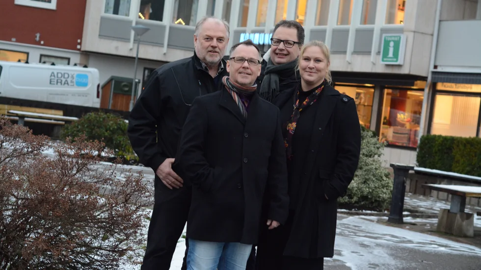 De övriga allianspartierna med Anders Ljung (C), Conny Forsberg (S) och Lars Karlsson (L) är fåordiga kring det som händer inom koalitionen och Tina Malms parti Landsbygdspartiet oberoende. 