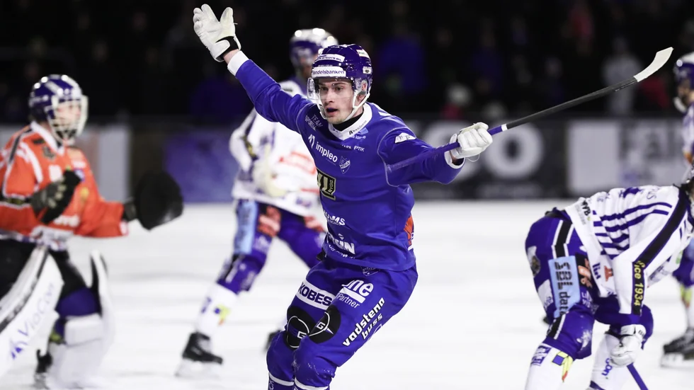 Elias Gillgren mötte Villa i hemstaden Lidköping och förlorade återigen med sitt IFK Motala. Villa vann träningsmatchen med 7-1. "Mycket att ta med sig, vi gör det bra", säger Gillgren om matchen.