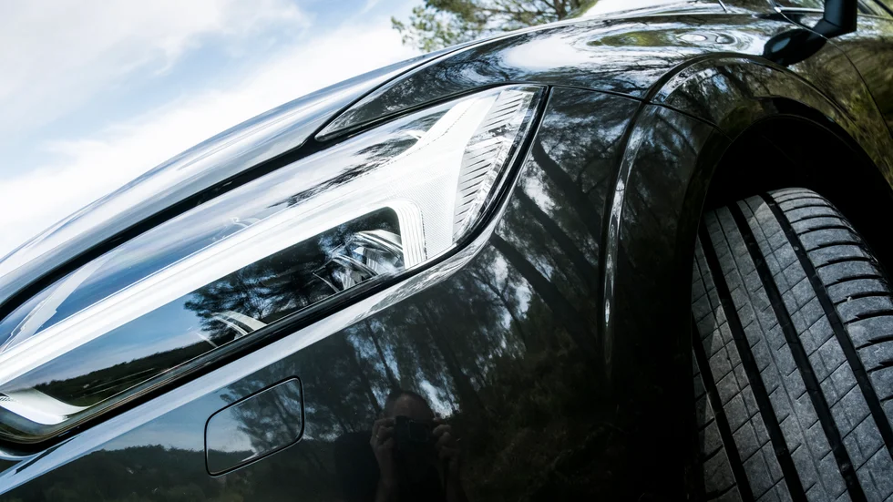 Polisen utreder om det finns något samband mellan stölderna av Volvobilar i Motala och liknande tillgrepp i polisregion Bergslagen.