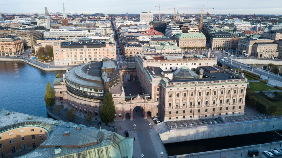 Insändarskribenten uppmanar att tända ett gravljus och manifestera utanför riksdagen tills dom lyssnar och skapar ett rättvist LSS. 