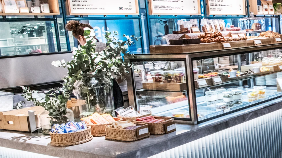 Ett kafé hotas av vite om de inte åtgärdar livsmedelsbrister. Bilden föreställer ett annat kafé.