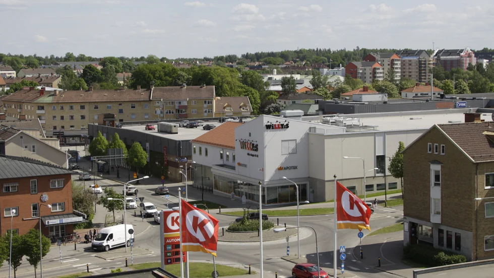 Flaggorna i topp trots allt. Mjölby tappar placeringar i Svenskt Näringslivs kommunrankning, men näringslivschefen är ändå positiv.