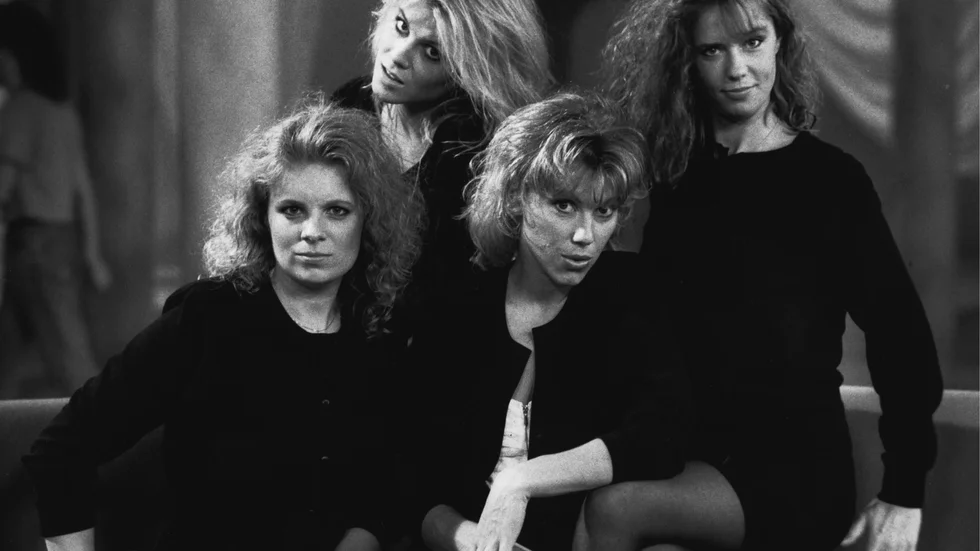 "Josas bok" handlar även om sånggruppen Ainbusk Singers. Här en bild på gruppen från 1988. Från vänster ser vi Annelie Roswall, Josefin Nilsson, Marie Nilsson Lind och Birgitta Jakobsson.