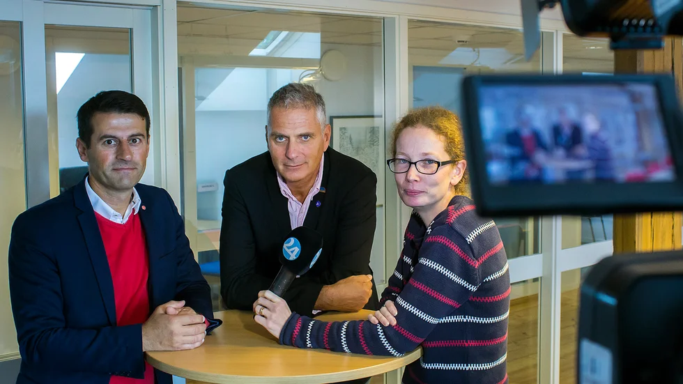 Ledningen för oppositionen och Alliansen, Elias Georges (S) och Kåre Friberg (M) får förklara det kommande köpeavtalet med Lalandia. MVT:s Lina Handberg ställer frågorna.
