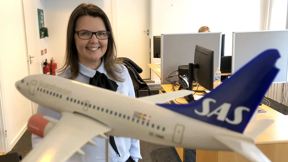 Mia Bäcklund, privatreseansvarig på Nex resebyrå, talar med oroliga resenärar varje dag och somliga vill avboka och andra boka om.