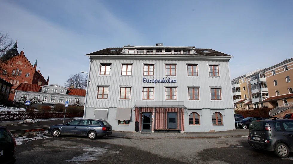 Europaskolan i Strängnäs ställer in alla bildningsresor för 320 elever och lärare med anledning av coronaviruset. 