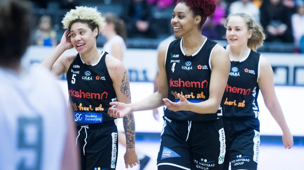 Natisha Hiedeman och Ivey Slaughter.