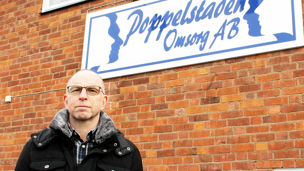 Pekka Gillman, verksamhetschef på Poppelstaden Omsorg menar att det ännu inte är någon kris med bemanningen.
"Men det kommer nog att bli bökigt", säger han.