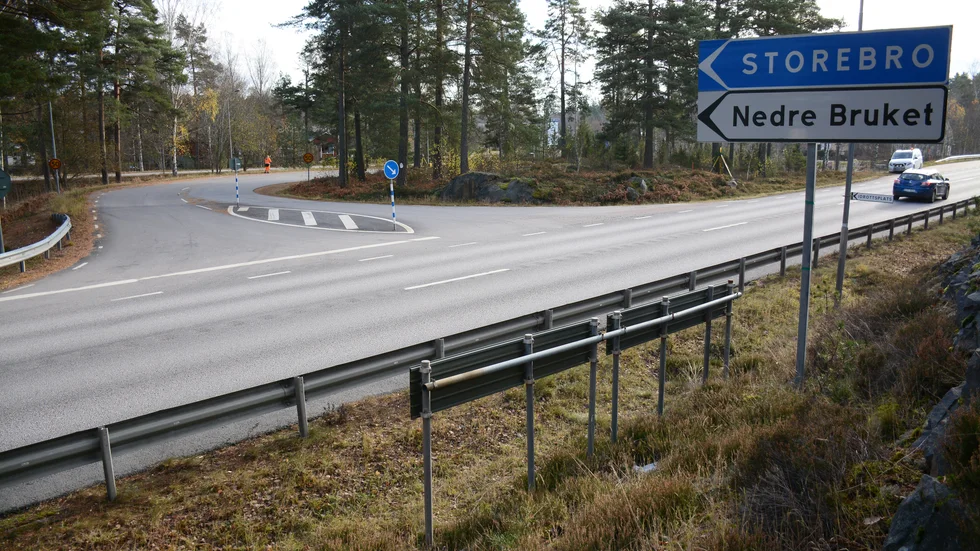 Hållplats Storebro. En så kallad knytpunktshållplats ska byggas vid riksväg 23 i Storebro nästa år. Sen slutar de flesta busslinjer att passera centrum.