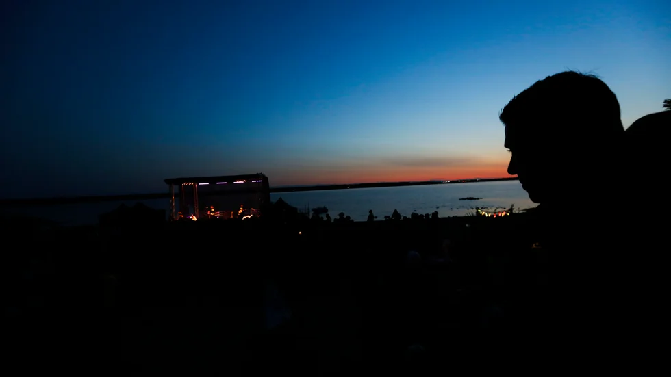 Mörkret lägger sig över Musikens makt som ser ut att ha gjort sin sista sommar.