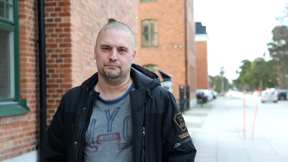 Issac Hellström har försökt att få ett läkarintyg till sin dotter i en månad.