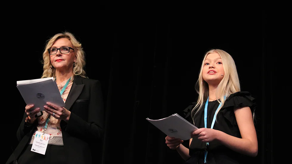 Maria Schillaci, psykolog på Barnafrid, och tolvåriga  influencern Alicia Hult Otterud modererade invigningen. Alicia är sedan tidigare engagerad i barns utsatthet på nätet.