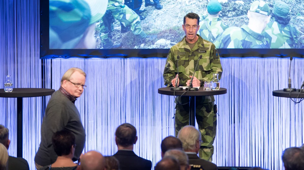 Säkerhets- och skyddsansvariga myndigheter - som Försvarsmakten - ska ha de mest krävande koll- och kontrollnivåerna i myndighetssfären. Så verkar inte vara fallet.