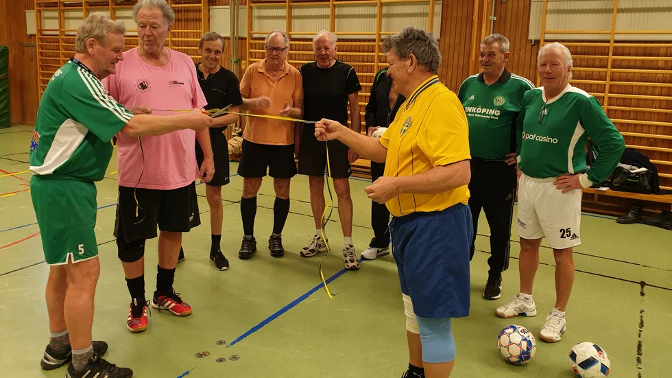 Intresset för gåfotboll bara växer. I Enköping anordnar ESK Fotboll matcher i gåfotboll som blivit väldigt populärt.