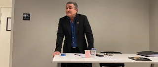 TV: Väljs till hedersordförande på livstid