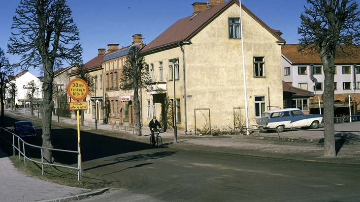 ”Pump-Lasses” vid Fredsgatan 19 närmast i bild. År 1966.