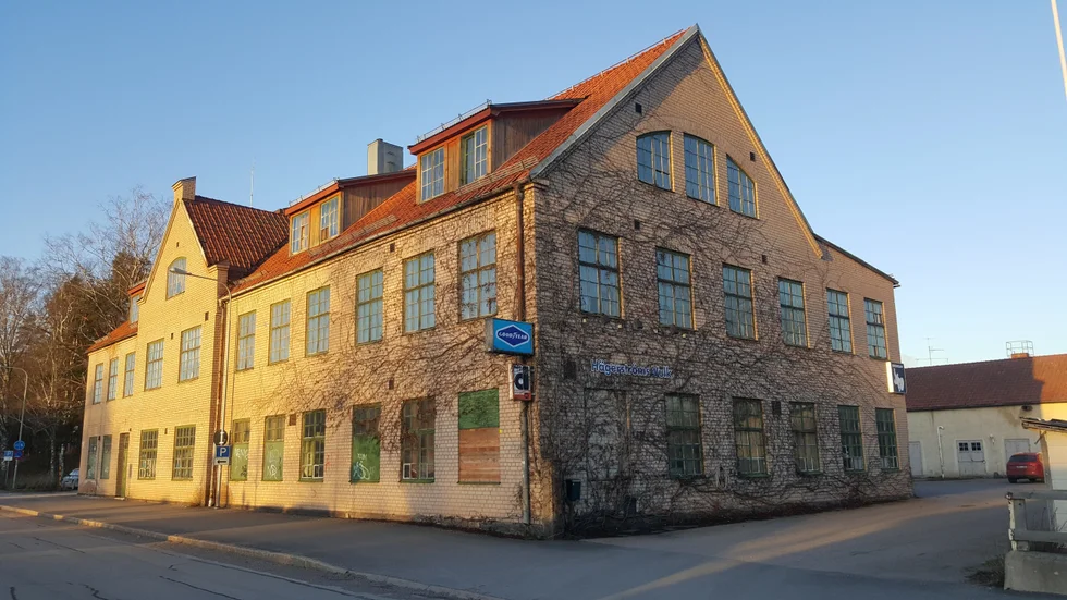 Hägerströms Vulk lämnar den klassiska fabrikslokalen på Grevegatan i Tierp där det en gång i tiden var borst- och penselfabrik för att istället etablera sig affärs- och bostadsområdet Siggbo.