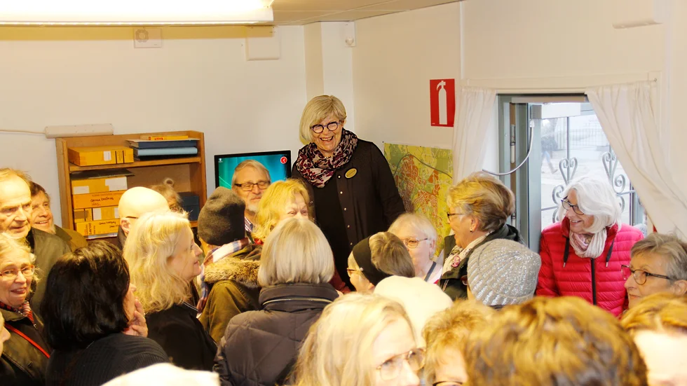 Alldeles fullsatt blev det i Eson-arkivet när det invigdes på torsdagseftermiddagen. Monica Hallgren, Westerlundssällskapets ordförande, väntade med talet tills även de på trottoaren kom inom hörhåll.