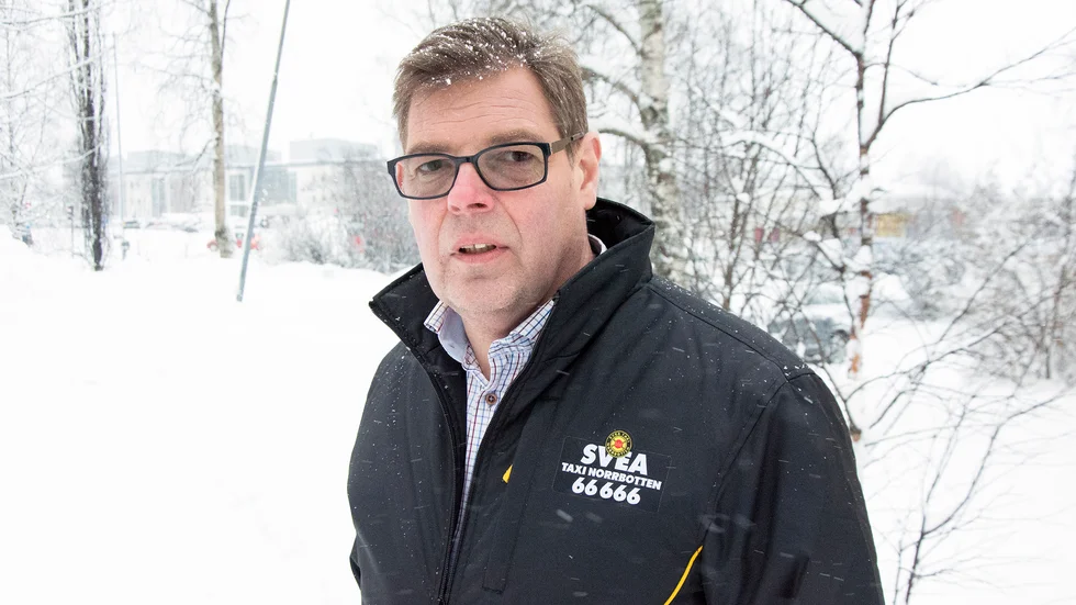 Bengt Hellström, vd för Svea taxi, beklagar problemen för resenärerna.
