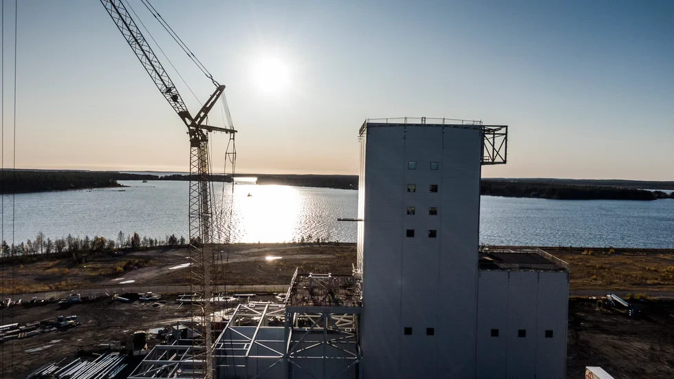 Pilotanläggning i Luleå är ett försök med fossilfri stålproduktion. Allt går enligt planerna så här långt. Hela Hybrit-projektet, som det kallas, har en budget på två miljarder kronor.
