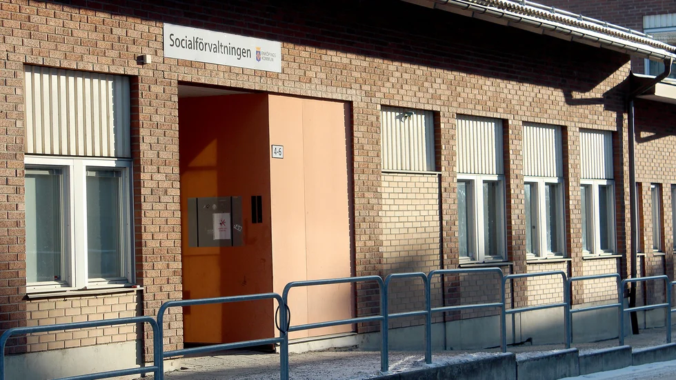 De enkätundersökningar som gjorts bland brukare och kunder vid socialförvaltningen visar att merparten är nöjda med bemötande och hatering av ärenden.