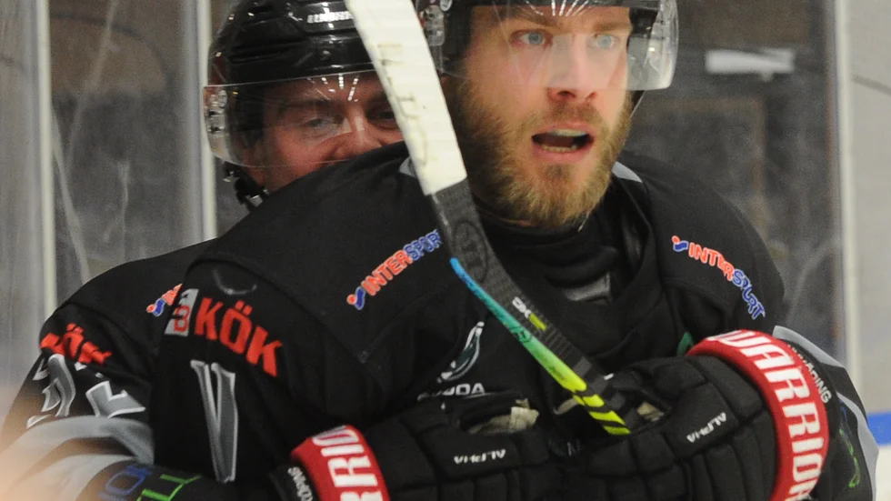 Nyköpings SK-kaptenen Christian Axelsson körde mest rehabträning på försäsongen och har även avverkat en rejäl förkylning. Men när han hamnade bredvid Albin Ivarsson Hamberg senast lossnade spelet.