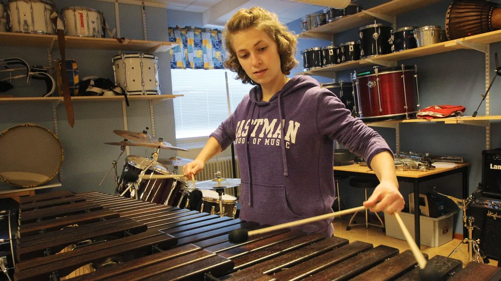 Hannah Dick från Albany, New York, besökte Kommunala Musikskolan i Hultsfred för att lära ut slagverk,