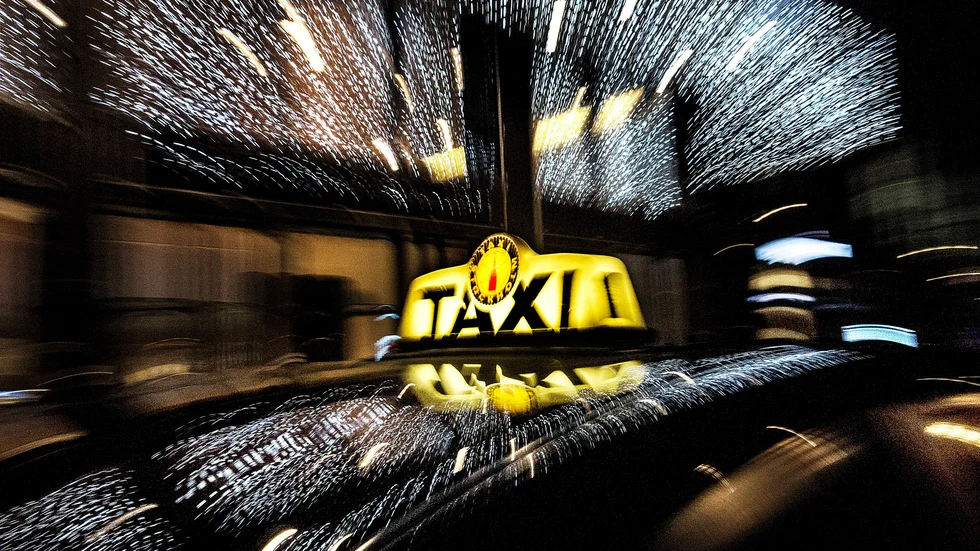 Taxiföraren misshandlades då han kört kunden till Arnö. (Arkivbild. Taxin kan komma från ett annat bolag)