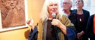 Stenhårda Sonja förevigad på biblioteket 
