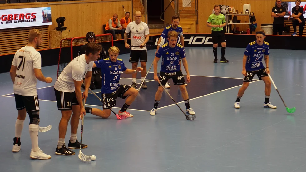 Adam Nilbrink (nr 19) gjorde ett av Hagundas mål.