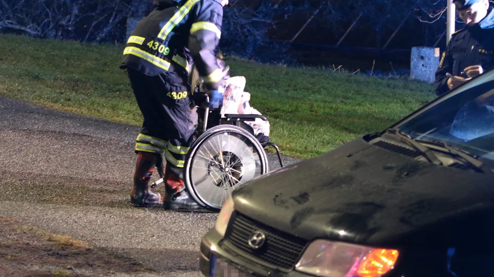 En anmälan om trafikbrott har upprättats mot bilföraren.