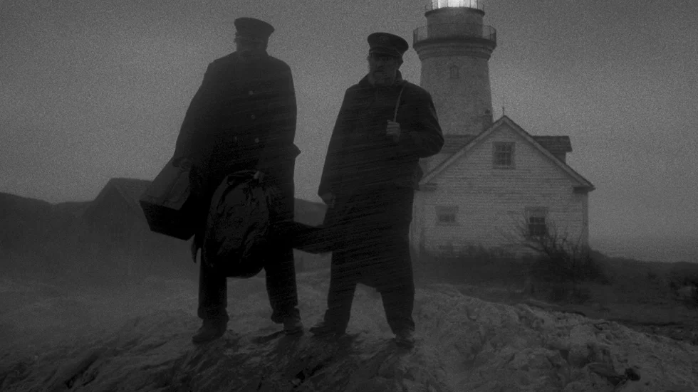 Willem Dafoe och Robert Pattinson har huvudrollerna i ”The lighthouse”.
