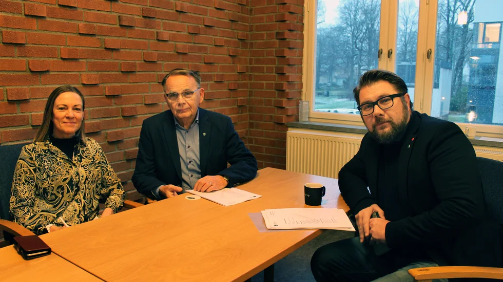 Ekonomichef Christina Bäckström höll i pressträffen, tillsammans med Conny Tyrberg (C) och Dan Nilsson (S).
