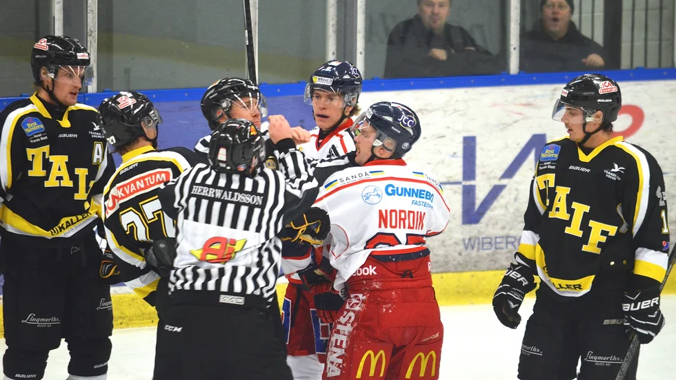 Vi tippar att Tranås AIF tar hem grundserien i Södra HockeyEttan. 