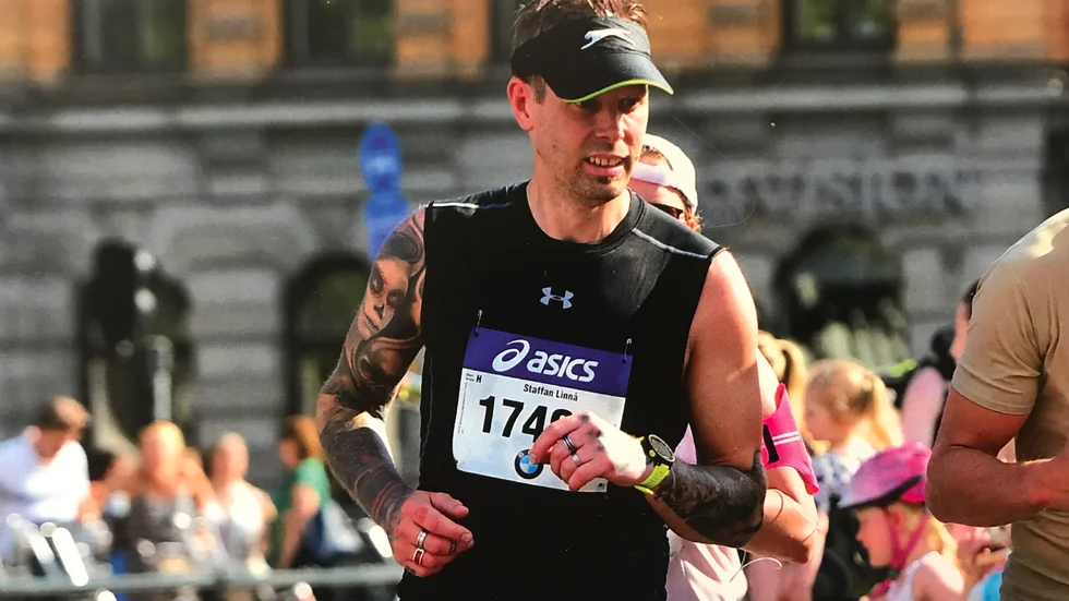 Staffan Linnå sprang Stockholm marathon 2018, en liten uppvärmning inför den superklassiker han gjorde. Nu blickar Motalakillen mot trail-loppet Kullamannen i allhelgonahelgen i höst. 16 mil ska klaras på 36 timmar.