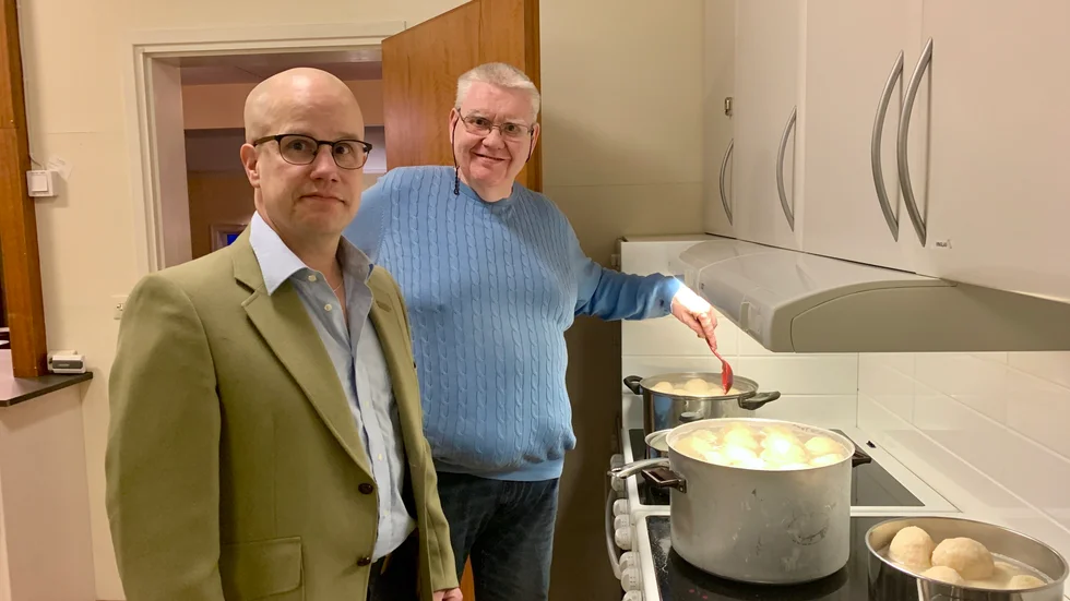 Tempelriddarna Tommy Eriksson och Ulf Nårsa passade paltgrytorna.