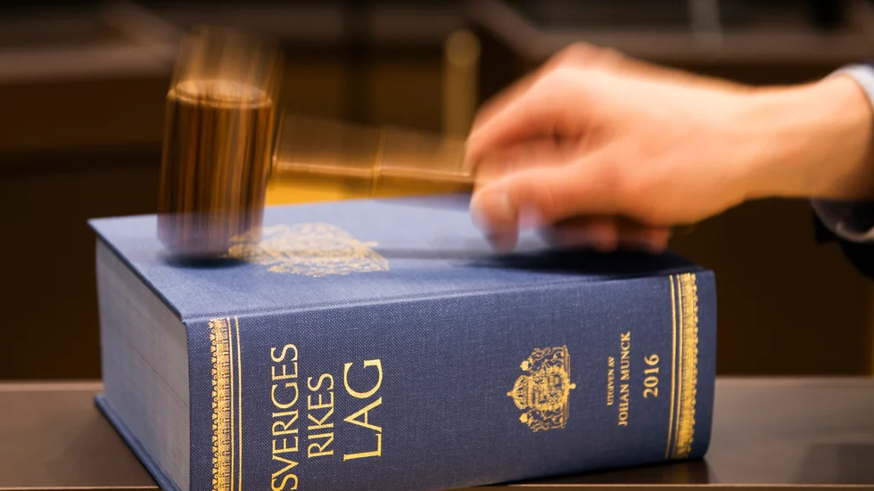 En man har dömts till dagsböter efter att ha skickat bilder, porrfilmer och meddelanden med sexuell innebörd till en kvinna i Eskilstuna.