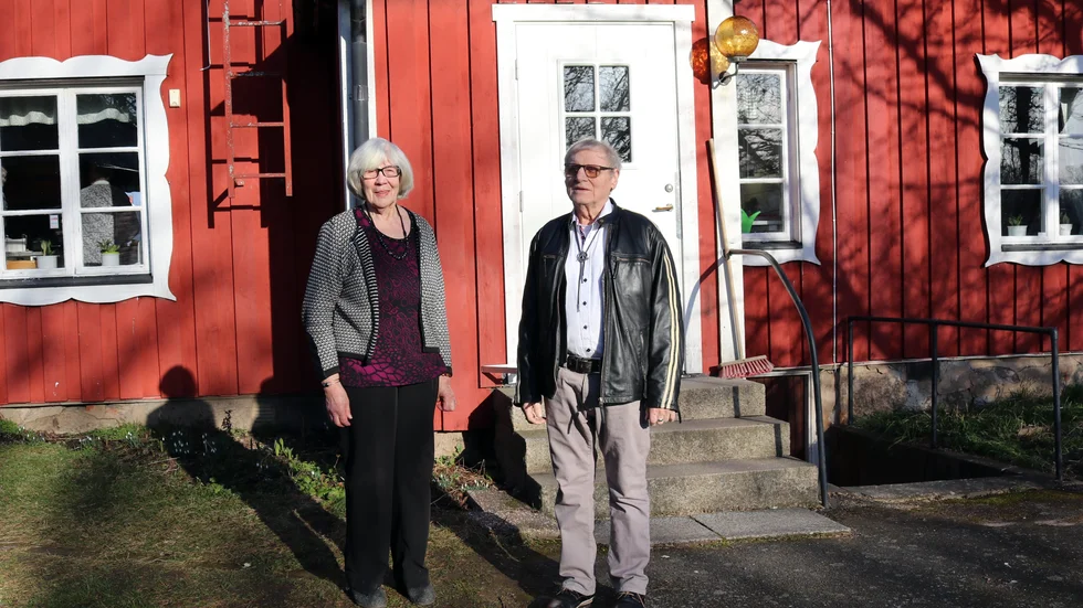 Ordförande Ingrid Staaf och vice ordförande Jan Rendahl var nöjda med renoveringen och nyöppningen, och säkert med vädret.