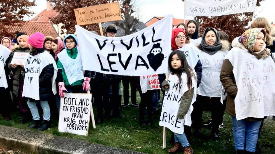 "Politikernas tal om individuella prövningar och att alla med asylskäl ska få stanna är bara fagert tal".