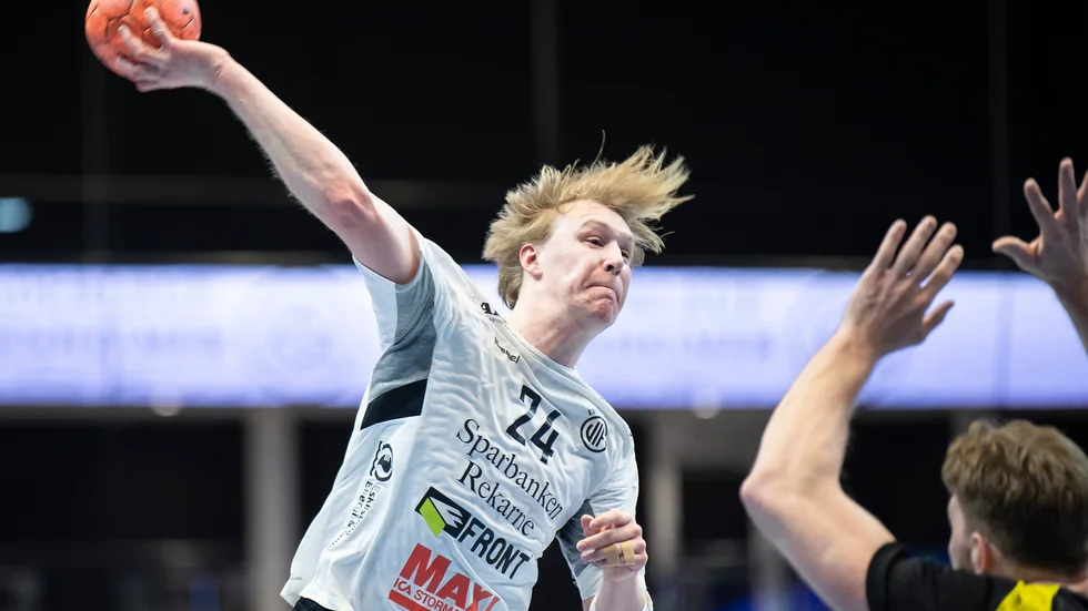Skytteligaledaren Eric Johansson hann göra två mål mot Sävehof innan han tvingades kliva av.