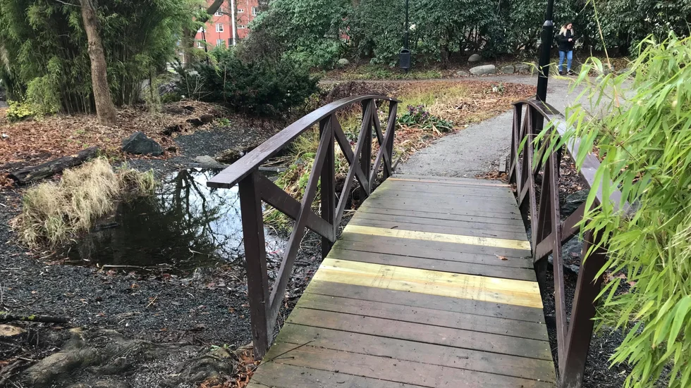 Bron i Stadsparken saboterades, men lagades snabbt. 